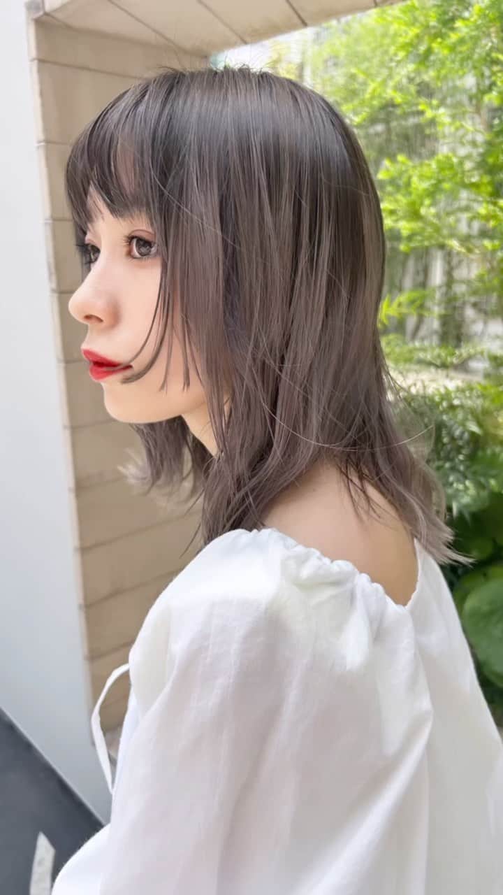 塩川裕美のインスタグラム：「🐣💐🫶  .  . . . . #ヘアカタ #ヘアカタログ #暗髪カラー #暗髪 #ミディアムヘア #ミディアムヘアアレンジ #ボブヘア #ボブヘアアレンジ #前髪 #アッシュグレー #アッシュカラー #低身長コーデ #ホワイトコーデ #大人カジュアル #サロモ #サロンモデル #アパレル店員 #新宿駅 #新宿ルミネエスト #新宿ルミネ」