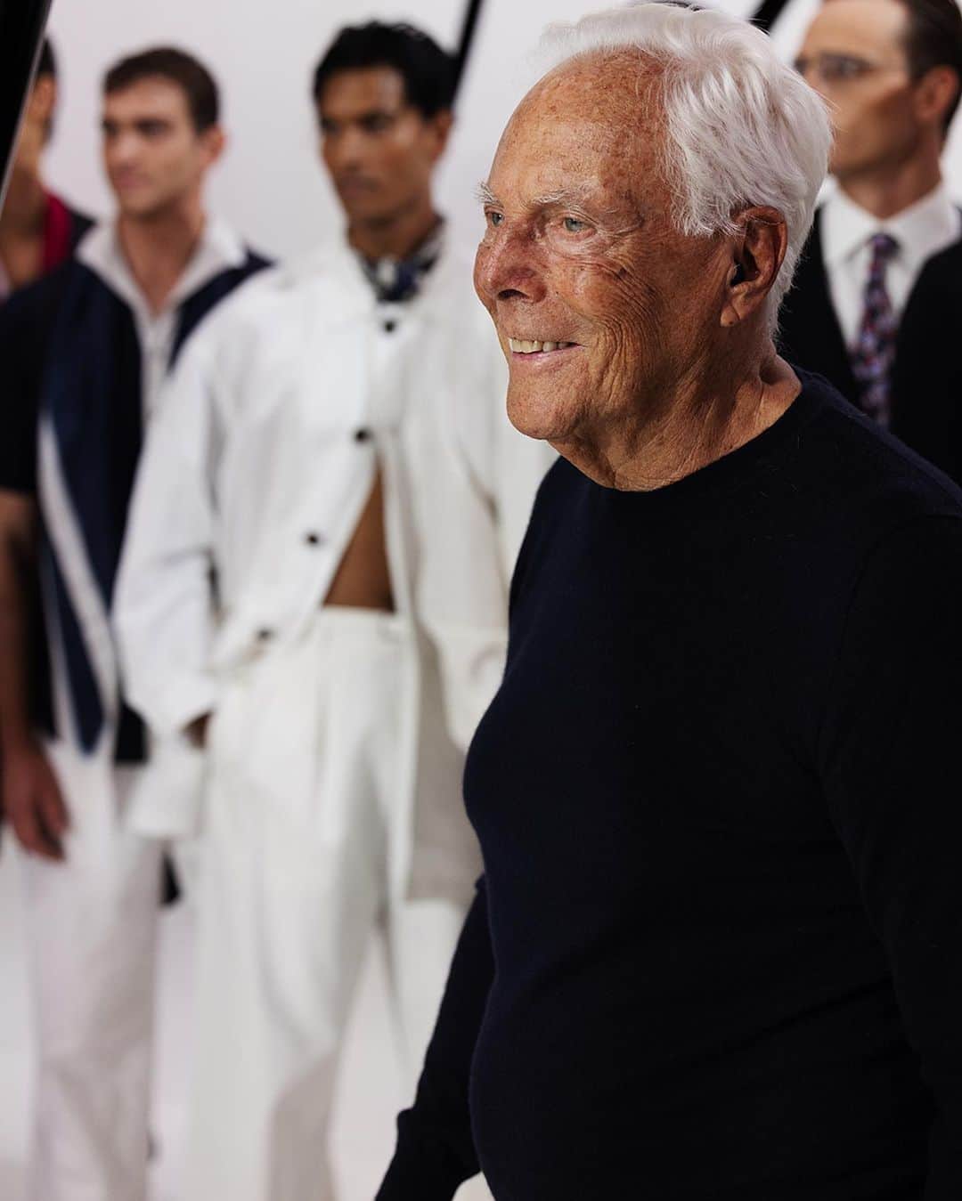 スコット・シューマンのインスタグラム：「Another great @giorgioarmani show! A celebration of his classic colors, pattern and silhouettes! 🙌🏻」