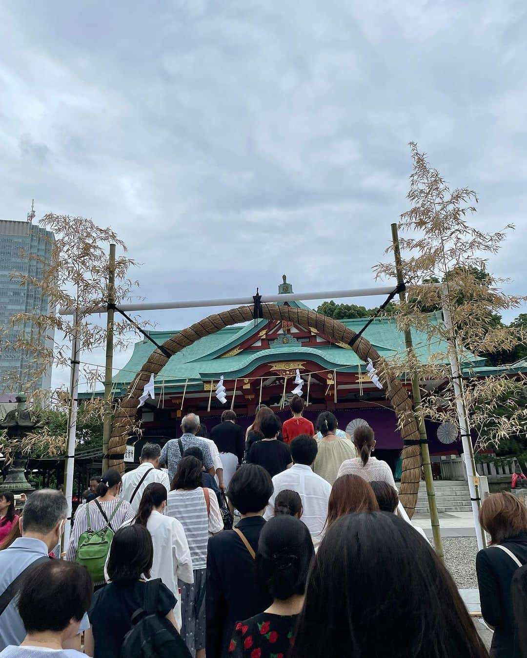 M'sブライダルさんのインスタグラム写真 - (M'sブライダルInstagram)「茅の輪くぐり⛩️❤️  人生最後の恋❤️100年時代を豊かに生き抜くための結婚相談所  〜登録会員数10万名超×昔ながらの個別紹介×最先端AIシステムで、婚活が苦手な人でも結婚出来る人に〜   ・創業23年 (帝国ホテルタワー) ・登録男性高収入(年収1,000万以上)多数  ・平均成婚期間1年以内  ・丁寧・安心・高結婚率のM’sブライダル  ・東京駅八重洲南口徒歩3分  ◉全国支店オーナー様同時募集中！   #茅の輪 #茅の輪くぐり #日枝神社 #tokyo #東京 #japan #ブライダル #⛩ #日本 #msブライダル #エムズブライダル #結婚相談所 #再婚 #婚活パーティー #国際交流パーティー #結婚相談 #バツイチ #彼氏募集中 #国際結婚 #婚活 #恋活 #結婚したい #彼女募集中 #アラフォー #アラサー #family #出会い #marriage #一期一会 #家族」6月30日 18時03分 - msbridal_pr