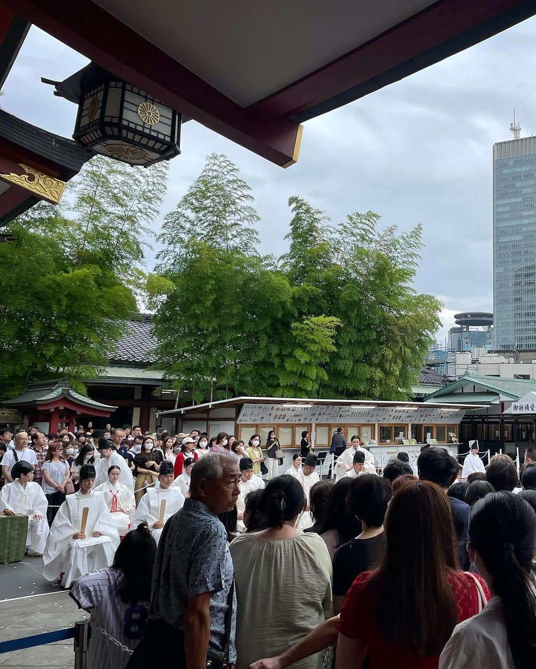 M'sブライダルさんのインスタグラム写真 - (M'sブライダルInstagram)「茅の輪くぐり⛩️❤️  人生最後の恋❤️100年時代を豊かに生き抜くための結婚相談所  〜登録会員数10万名超×昔ながらの個別紹介×最先端AIシステムで、婚活が苦手な人でも結婚出来る人に〜   ・創業23年 (帝国ホテルタワー) ・登録男性高収入(年収1,000万以上)多数  ・平均成婚期間1年以内  ・丁寧・安心・高結婚率のM’sブライダル  ・東京駅八重洲南口徒歩3分  ◉全国支店オーナー様同時募集中！   #茅の輪 #茅の輪くぐり #日枝神社 #tokyo #東京 #japan #ブライダル #⛩ #日本 #msブライダル #エムズブライダル #結婚相談所 #再婚 #婚活パーティー #国際交流パーティー #結婚相談 #バツイチ #彼氏募集中 #国際結婚 #婚活 #恋活 #結婚したい #彼女募集中 #アラフォー #アラサー #family #出会い #marriage #一期一会 #家族」6月30日 18時03分 - msbridal_pr