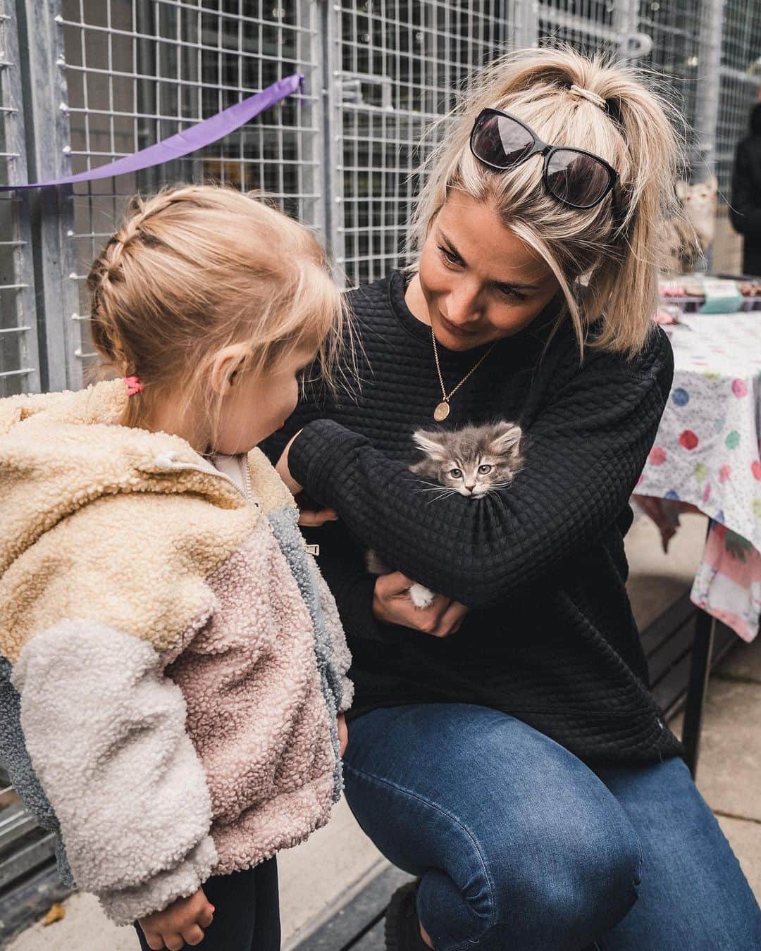 ジェマ・アトキンソンのインスタグラム：「“It’s the children of today who’ll become the rescuers of tomorrow”  This was last year at our open day.  I love taking Mia up to our sanctuary to show her that not all animals are as lucky as Norman & Ollie, but with our help here and there, we can make a difference to their life ❤️ Keep your eyes peeled for lots of upcoming open days and events @bleakholt_animal_sanctuary we have lots of fury friends looking for their forever homes, and as always your donations of both money where it can be spared as well as food, blankets and toys goes such a long way. THANK YOU ❤️」