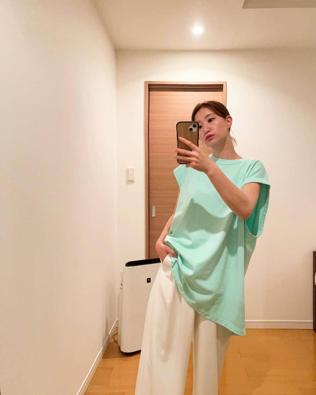 伊藤沙菜さんのインスタグラム写真 - (伊藤沙菜Instagram)「・ ここ近年、お洋服とやらに対して 鈍感というかこだわりというか 何を着ていいかなぜだかわからなくなっているのであたしのセンス良しの神に選んでもらってます😇爆笑 shop / @maw_sapporo  tops / @wewill_official  pants / @clane_official  ㅤㅤㅤㅤㅤㅤㅤㅤㅤㅤㅤㅤㅤ やっぱりヘアスタイルとメイクとファッションがお気に入りだとテンション上がるよな😇 #maw #wewill #clane #札幌 #札幌セレクトショップ」6月30日 9時05分 - 37room_official