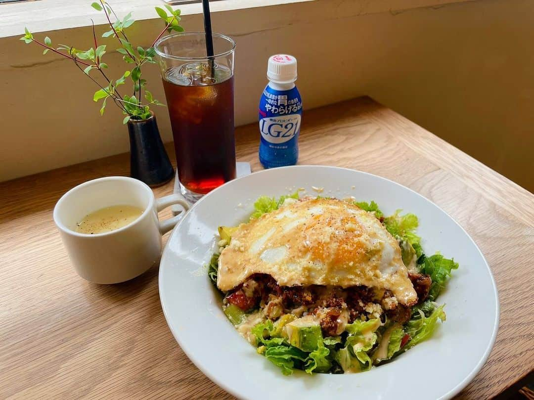 眞木美咲パメラさんのインスタグラム写真 - (眞木美咲パメラInstagram)「🍳  最近仕事で初めて行く国や場所が多いんだけど、緊張しないで明るい気持ちでいられるのは定期的にLG21を飲んでいるからかも…💭  胃の負担も和らいだ感じもするしこれからも続けよ😌 移動が多くても健康でいたいし食事と運動は今まで以上に気にするようになったよ  精神の健康は身体から💪🏻  みんなも暑さ対策しっかりね」6月30日 9時11分 - pamypamypamy