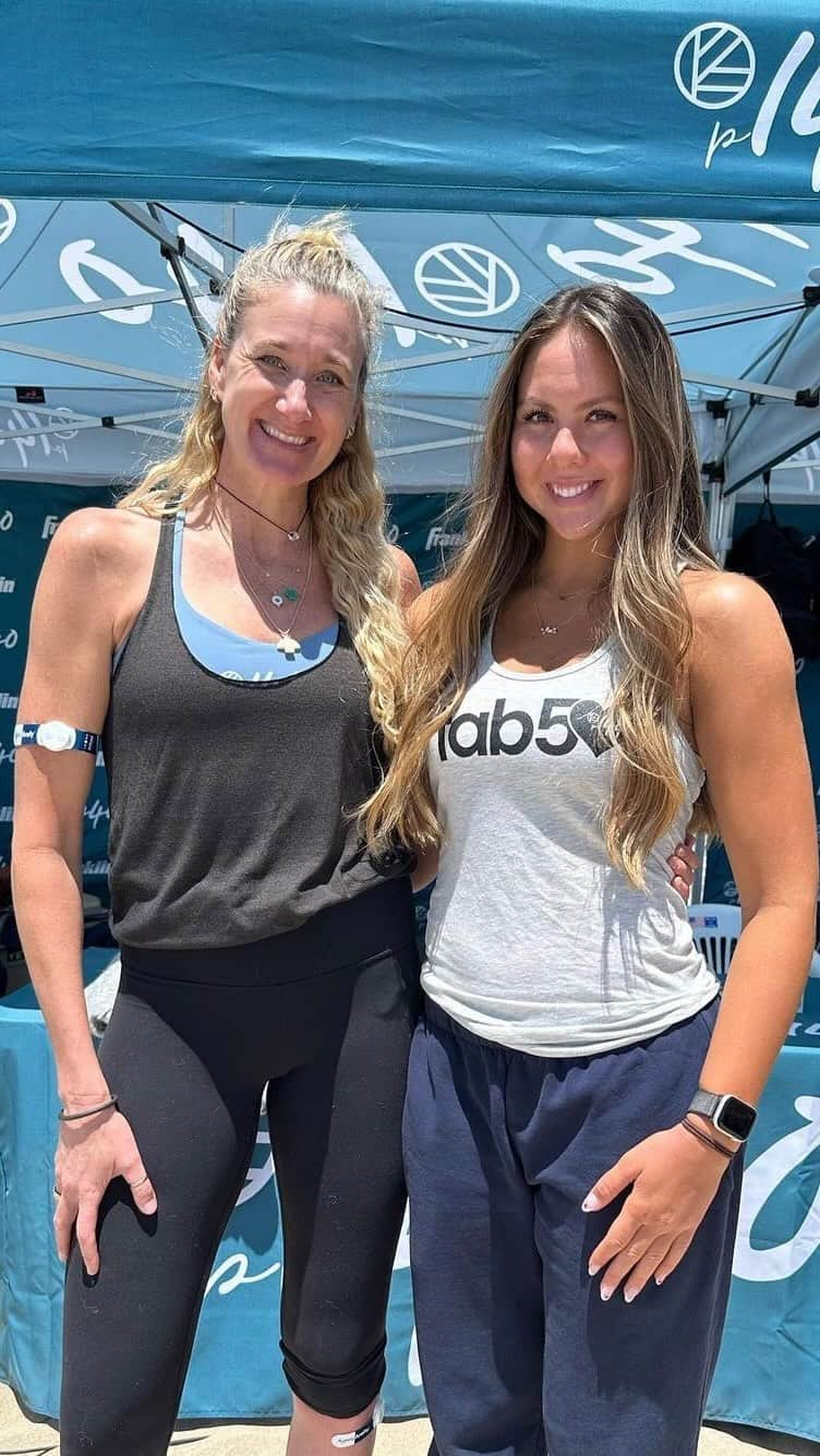 ケリー・ウォルシュ・ジェニングスのインスタグラム：「We ❤️ being a part of the recovery efforts for the @platform1440 athletes and our endless inspiration from @kerrileewalsh - it was a pleasure to attend the Junior National Championships this past weekend and spend time with the team 🏐 #teamfirefly #fireflyrecovery #recoveronthego #p1440 #volleyballlife @fireflyrecovery」