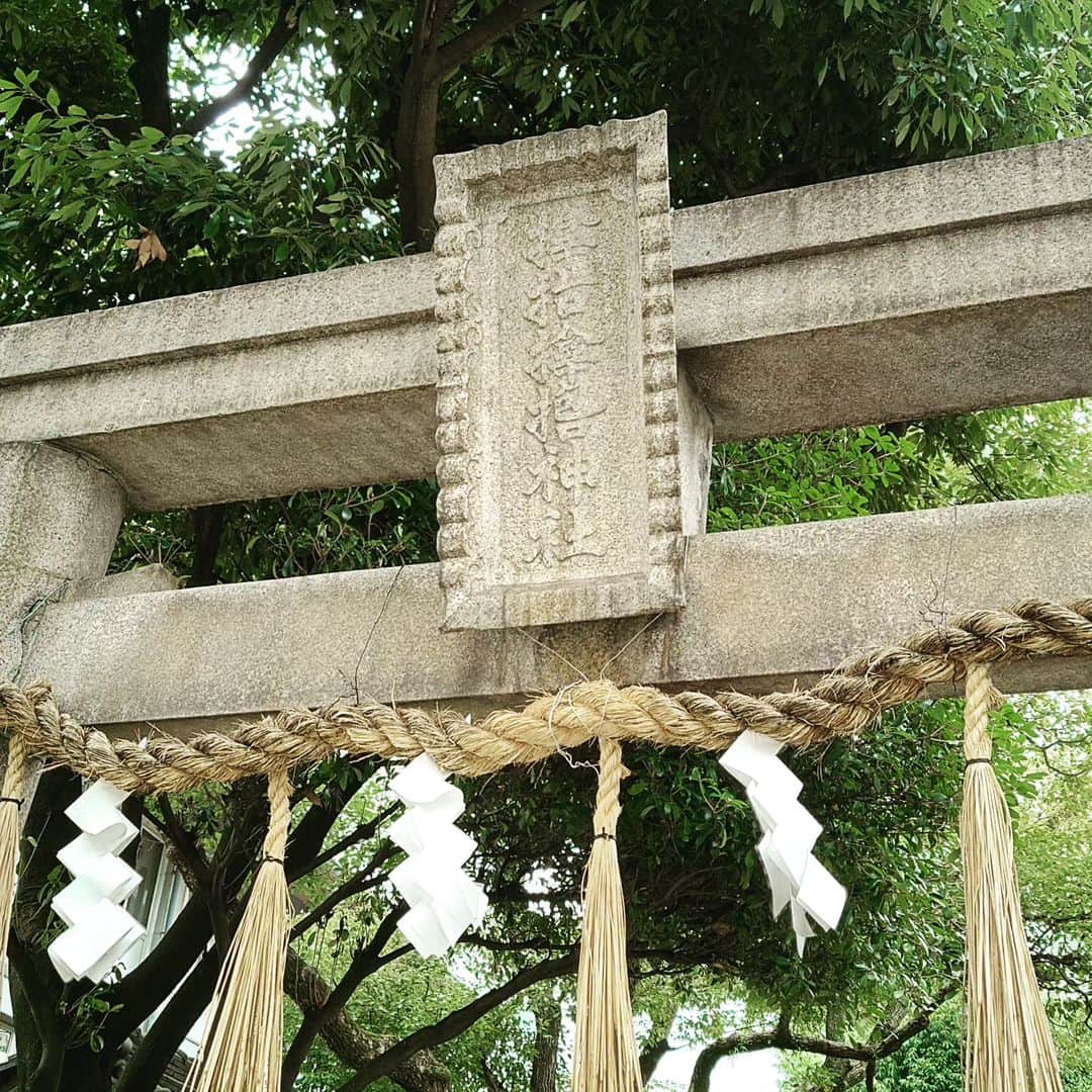 高井俊彦さんのインスタグラム写真 - (高井俊彦Instagram)「早いもので一年の半分が過ぎました👏 今年度も私の氏神様⛩️ #サムハラ神社  へ御提灯を奉納させてもらいました🏮  いつも感謝✨✨✨✨  2つさせて頂いたのですがー。 1提灯につき1プリッツ頂きました🙇 すなわち2プリッツ✌️  感謝😁」6月30日 9時36分 - takai_toshihiko