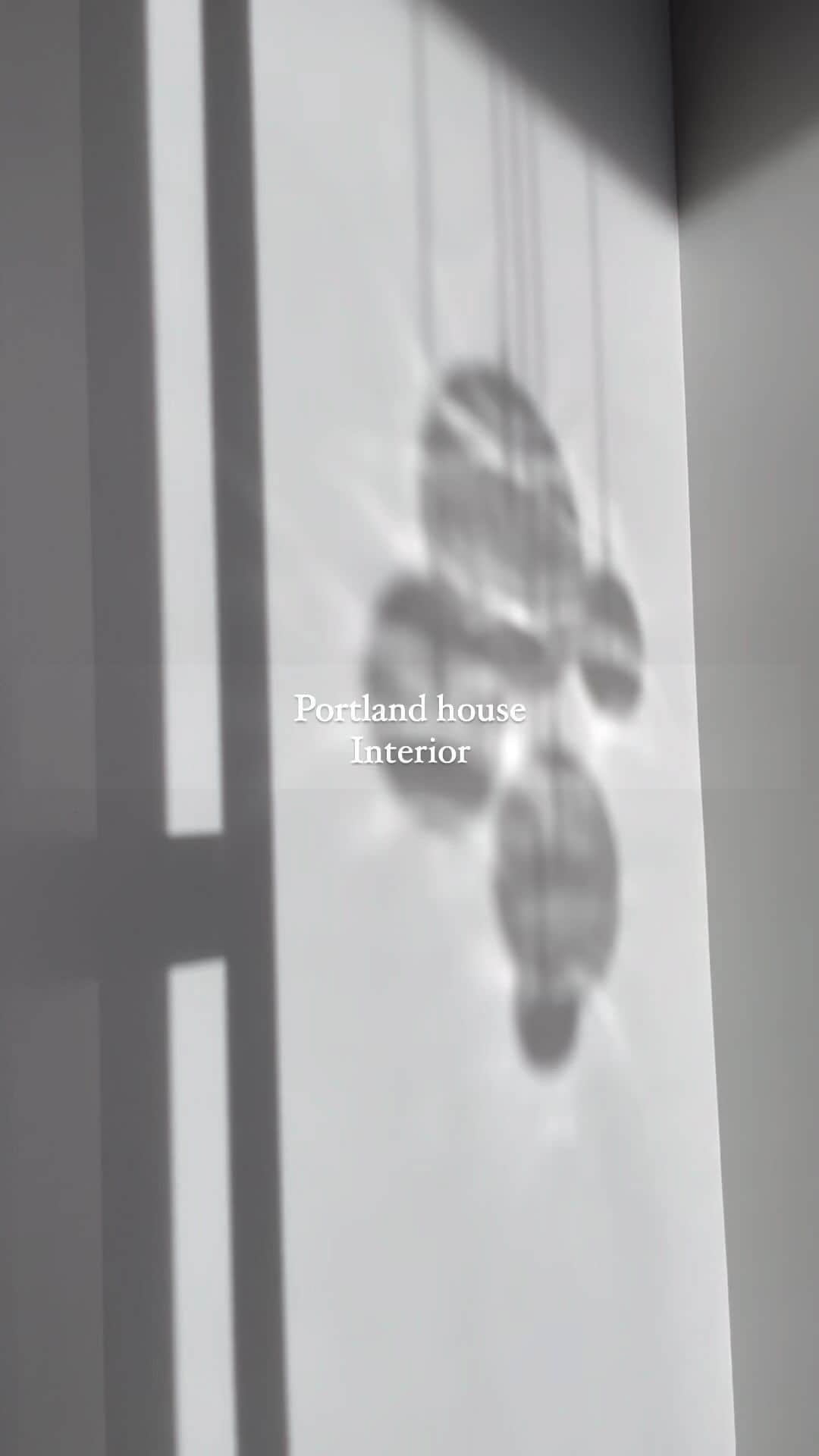 大橋菜央のインスタグラム：「Portland house interior . . . コロナで時が止まった2年半を埋めるべく 去年は必要なものを揃え 今年は心地よく過ごせるように 少しずつ整えて🫶 . . . #naoliving_interior  #naoliving_portland」