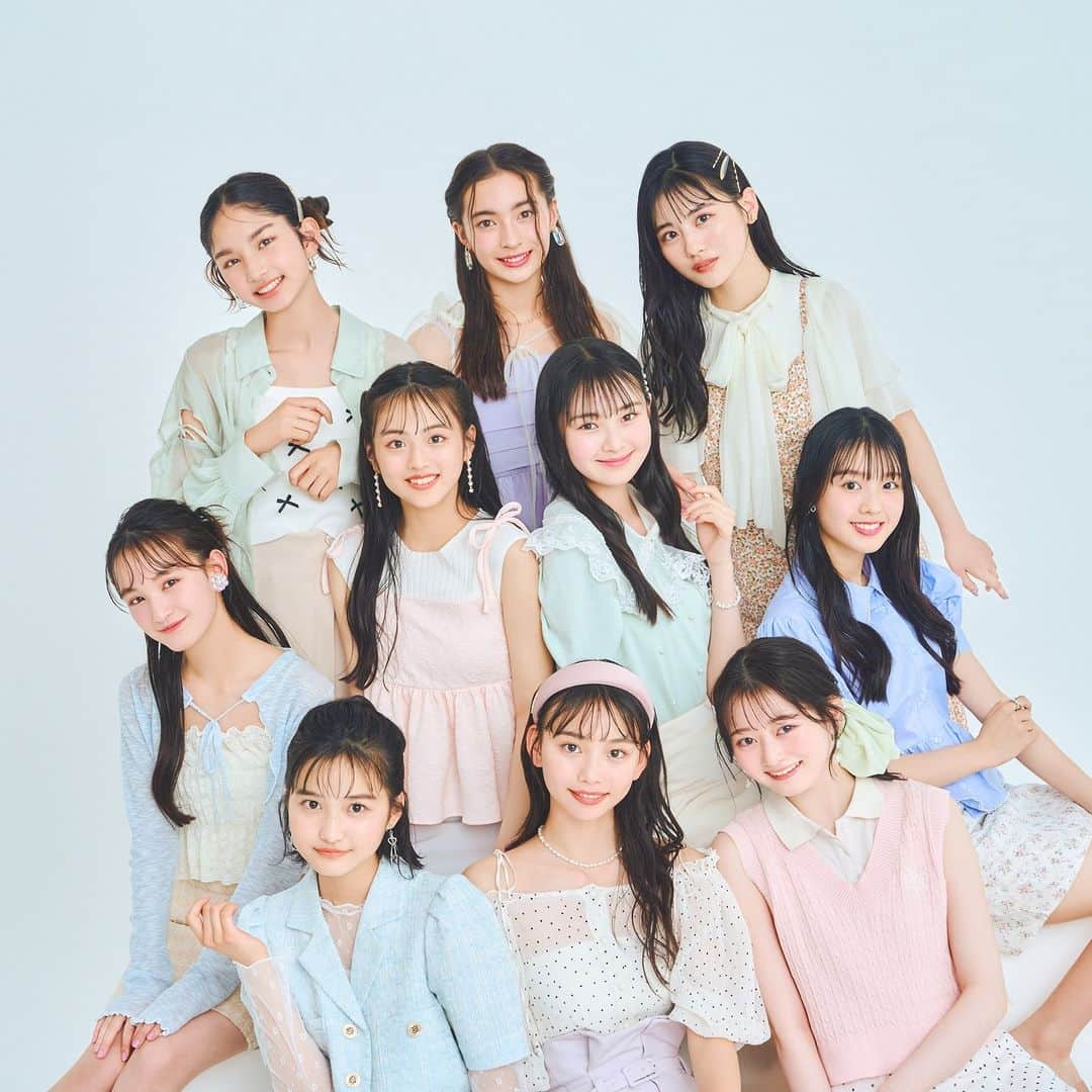 のインスタグラム：「ミスセブンティーン2023ファイナリスト発表✨ 三次審査を勝ち抜いた10人が決定しました‼️ ファイナリストの詳しいプロフィールは、特設サイトをチェック❣️ TikTokやYouTube動画もぞくぞくアップ予定💖推しの子を見つけて投票してね🥰 ▶️https://seventeen-web.jp/missst2023/final/ 投票は8月8日（火）23:59まで！  No.1　#川口莉奈  No.2　#久保歌恋  No.3　#新宅愛芭 No.4　#関谷瑠紀  No.5　#高比良由菜  No.6　#竹下優名  No.7　#根岸実花  No.8　#マーク佳来 No.9　#松本麗世  No.10 #宮迫翠月   ［莉奈］カーディガン￥4300・キャミ(別のカーディガンとセット)￥5720／MORE self LOVE　スカート￥8980／Treat Ürself ルミネエスト店　イヤリング￥550／パリスキッズ原宿店［歌恋］トップス￥2970／INGNI　スカート￥9878／flower　付け襟￥1650／SPINNS　ヘアピン(3本セット)￥330・パールブレス￥330／Lattice［愛芭］シャツ￥3190／INGNI　キャミ￥2199(W♥︎C)／WEGO　スカパン￥5500／ワンアフターアナザー ナイスクラップ　ヘアピン(3本セット)￥330・イヤリング￥330／Lattice［瑠紀］キャミワンピース￥7920・ブラウス￥5940 ／ワンアフターアナザー ナイスクラップ　ヘアピン(４本セット)￥330／Lattice　イヤリング(片耳ずつの販売)各￥1188／flower［由菜］ベスト￥3289／SPINNS　ポロシャツ￥2990／Isn’t She?　スカート￥1599／GRL(グレイル)　シュシュ￥2000(Mel cinna)／WEGO　イヤリング￥3168／flower［優名］キャミ￥7100／Miro amurette　ノースリーブ￥1990／神戸レタス　スカート￥7700／リゼクシー渋谷109店　イヤリング￥880／パリスキッズ原宿店　ブレス２本セット￥330／Lattice［実花］ジャケット￥5390・スカパン￥4290／INGNI　トップス￥3980／Treat Ürself ルミネエスト店　イヤリング￥550／パリスキッズ原宿店［佳来］ワンピース￥7700／OLIVE des OLIVE　付け袖￥8980／épine　イヤリング￥330・ネックレス(3本セット)￥550／Lattice［麗世］トップス￥4620／ワンアフターアナザー ナイスクラップ　パンツ￥11990／RANDA　カチューシャ￥3600／Treat Ürself ルミネエスト店　ネックレス￥330／Lattice［翠月］ブラウス￥8600・イヤリング￥1980・リング￥2980／Treat Ürself ルミネエスト店　スカート￥4500／MORE self LOVE　リング（２個セット）￥330／Lattice  撮影／千葉タイチ @chiba_taichi ヘアメイク／中軍裕美子　サイオチアキ・山田マキ（Lila）　スタイリスト／小笠原弘子   #ミスセブンティーン2023 #ミスセブンティーン #ミスst2023 #モデル #モデル募集」