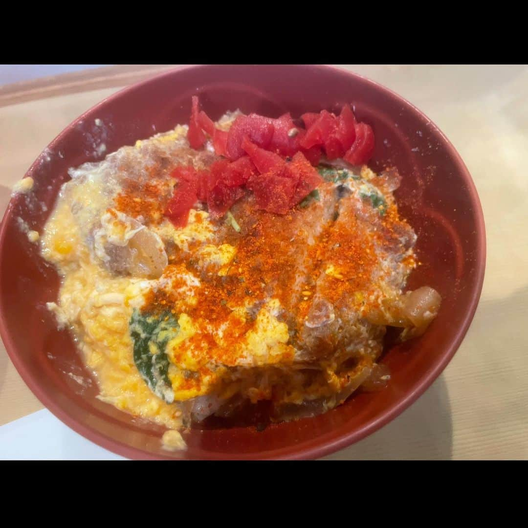 あやつるぽんさんのインスタグラム写真 - (あやつるぽんInstagram)「...大樹と . . . ABCの食堂ご飯の記録 カツ丼がめちゃくちゃ美味しくて好きでした！ 一時期ハマってました 大樹と同じぐらい真っ赤にして食べていました！2枚目 radikoアプリで携帯でも聴けます 大樹の記録は　#ヒョドスタグラム　で観てね . . , #abcラジオ #radiko」6月30日 10時11分 - ayatsurupon