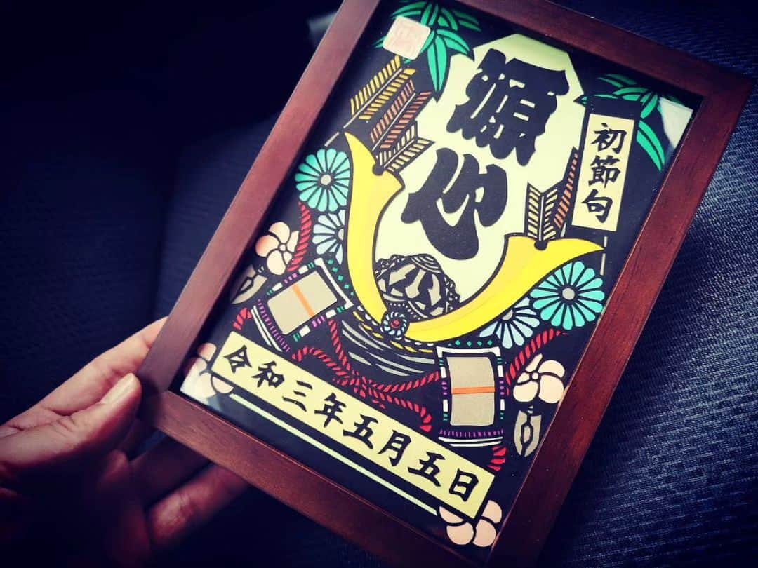 青木文明のインスタグラム：「男の子の誕生に兜の切り絵でお祝い  «««««««««««««««««««««««««««««««««««««««««««« ► #男の子 ► #息子 ► #命名 ► #記念 ► #誕生日  «««««««««««««««««««««««««««««««««««««««««««««  ► #紙 アート ► #鹿児島 アート ► #福岡 アート ► #東京 アート ► #大阪 アート  ««««««««««««««««««««««««««««««««««««««««««««« ► #Atelier武蒼 ► #青木文明 ► #切り絵 ► #アート  ««««««««««««««««««««««««««««««««««««««««««««« ► #ウェルカムボード ► #アウトドアウェディング ► #結婚式 ► #結婚祝い ► #ウェディングドレス ► #ブライダル ► #ウェディング ► #結婚式場 ► #ウェディングプランナー ► #命名書  ► #インテリア  ««««««««««««««««««««««««««««««««««««««««««««  気になるニュース ► #千鳥 ► #ドンキホーテ ► #リーバイス ► #古着  ««««««««««««««««««««««««««««««««««««««««««««  作品の御依頼、その他のお仕事はお問い合わせは  ・Instagram DM(ダイレクトメール) ・LINE (ID : fuumiiiaki)」