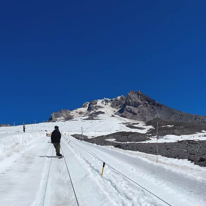 冨田せなのインスタグラム：「🏔️🏂🥵  #snowboard #MtHood  #yonex #columbia #smith #nixon #stancesocks #galliumwax #callafactory #knittronic #superfeet #cwx #ark #ilbase #グローバルWiFi #globalwifi #gobeyonder #高鷲スノーパーク #小布施クエスト#畑歯科医院」