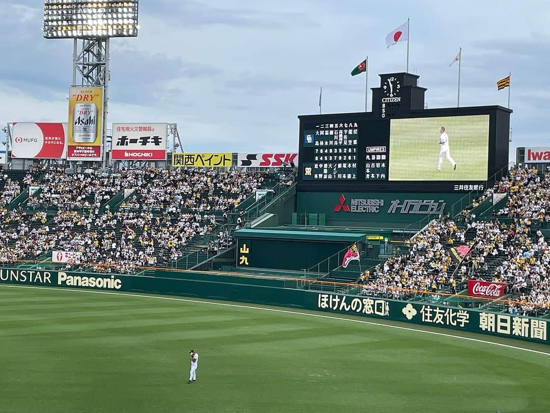 西井隆詞さんのインスタグラム写真 - (西井隆詞Instagram)「東京に住んでた間は 東京ドーム、横浜スタジアム 神宮球場へ観戦に行ってたんやけど 昨夜は17年振りに 阪神甲子園球場へ めちゃ甲子園変わってて 最高でした 阪神vs中日 戦 8-0でTigersの完封勝利‼️🐯 あっ、夫婦で湯浅の厚切りロース味噌カツ丼と 焼きそば食いました😋  #阪神タイガース #中日ドラゴンズ #阪神甲子園球場 #完封勝利 #ヒーローインタビュー #村上投手 #渡邉選手 #中野選手 #ええ試合をありがとバンダリ #ラジバンダリ西井 #焼きそば #湯浅の厚切りロース味噌カツ丼」6月30日 10時47分 - razibandari