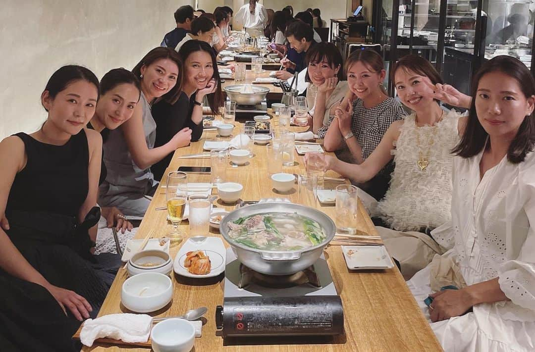 大日方久美子さんのインスタグラム写真 - (大日方久美子Instagram)「・ ご報告✨  先月渋谷ヒカリエ @o0u_official で開催したチャリティーフリマで集まった寄付金が ¥920522になりました。  @o0u_official さんからはサンプルの売上全額。  ご来場くださった皆さまからは入場料としてお預かりした¥500を全額。  私のフォロワーさんからも¥3000をお預かりしていたのでそれも加えています。(天使のママありがとう❤️)  そしてチャリティーに賛同してくれた最高メンバーは売上から沢山の寄付をしてくれました。  @junkosuzuki  @kame_kyo  @peekanpooo  @minami.fukamoto  @nozomi_____.s  @sayurikubota  @wakamarro11  @kasai_mayumi_   本当にありがとう！！  山口県のシェルター @yamaminori4655   板橋のシェルター @rescue_dog_cat   この2箇所に寄付させていただきます。  最高メンバーでチャリティーフリマができて、本当に楽しくありがたかったです。  9月23日(土)にはまた同じメンバーで渋谷ヒカリエでチャリティーフリマを開催いたしますので、ぜひ遊びにいらしてください！！ ・ ・ #チャリティーフリマ #保護犬 #保護猫 #保護犬を家族に  #保護猫と暮らす」6月30日 10時54分 - kumi511976