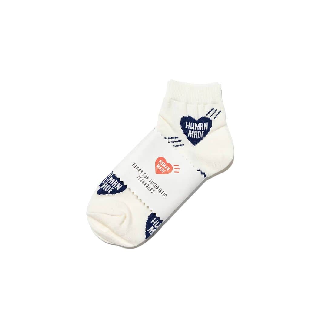 HUMAN MADEさんのインスタグラム写真 - (HUMAN MADEInstagram)「"SHORT HEART PATTERN SOCKS" is available at 1st July 11:00am (JST) at Human Made stores mentioned below.  7月1日AM11時より、"SHORT HEART PATTERN SOCKS” が HUMAN MADE のオンラインストア並びに下記の直営店舗にて発売となります。  [取り扱い直営店舗 - Available at these Human Made stores] ■ HUMAN MADE ONLINE STORE ■ HUMAN MADE OFFLINE STORE ■ HUMAN MADE HARAJUKU ■ HUMAN MADE SHIBUYA PARCO ■ HUMAN MADE 1928 ■ HUMAN MADE SHINSAIBASHI PARCO  *在庫状況は各店舗までお問い合わせください。 *Please contact each store for stock status.  定番のハート総柄ソックスは、ジャガード織りで表現したアイコニックなハートロゴがポイント。夏スタイルのアクセントにも最適です。  Standard jacquard socks with an all-over pattern featuring the iconic heart logo. A fresh accent for your summer style.」6月30日 11時09分 - humanmade