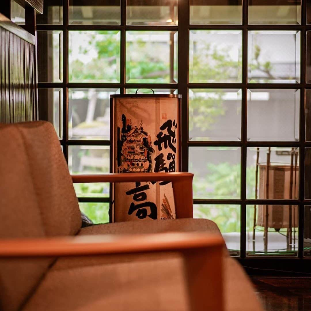 飛騨高山 旅館あすなろのインスタグラム：「. 本日の高山は雨予報です☔️ 観光の際はお足元お気をつけください☺️ 当館にご来館のお客様お気をつけてお越しくださいね☺️  ーーーーーーーーーーーーーーーー 旅館あすなろ（@ryokanasunaro） 飛騨高山の伝統文化を映す宿 〒506-0008 岐阜県高山市初田町2丁目96-2 TEL:0577-33-5551 HP:https://www.yado-asunaro.com ーーーーーーーーーーーーーーーー  #旅館あすなろ#あすなろ#高山旅行#国内旅行 #飛騨高山#温泉旅行 #takayama#japan#onsen#asunaro #japantravel#japantrip#gifu #world heritage #shirakawago #白川郷#世界遺産」