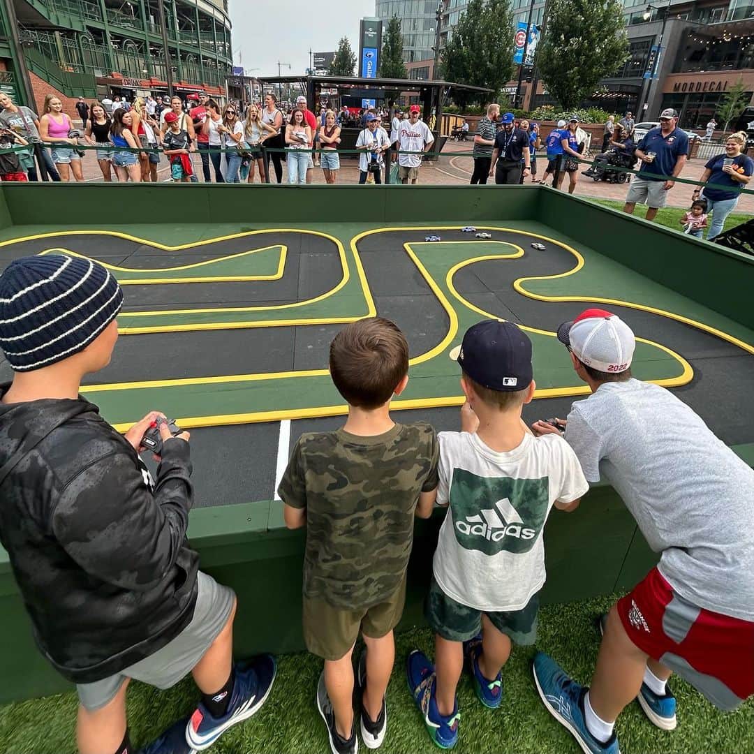 シカゴ・カブスさんのインスタグラム写真 - (シカゴ・カブスInstagram)「NASCAR takes over Wrigley Field!」6月30日 11時13分 - cubs