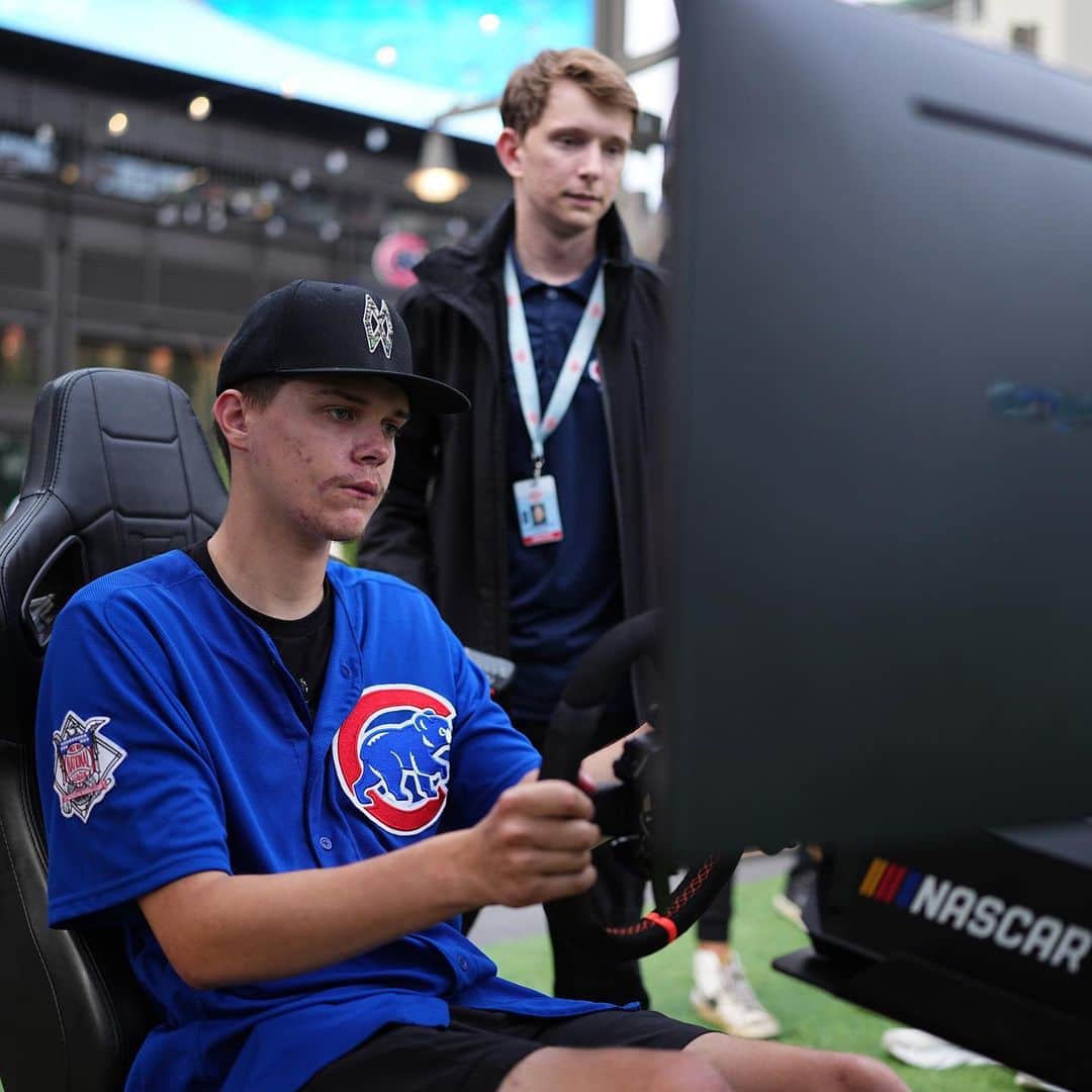 シカゴ・カブスさんのインスタグラム写真 - (シカゴ・カブスInstagram)「NASCAR takes over Wrigley Field!」6月30日 11時13分 - cubs