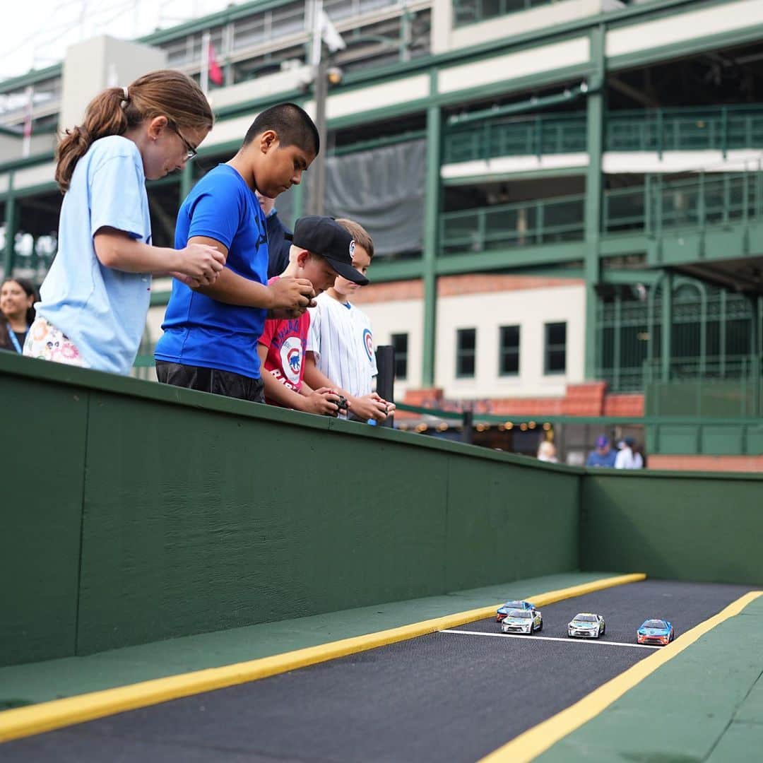 シカゴ・カブスさんのインスタグラム写真 - (シカゴ・カブスInstagram)「NASCAR takes over Wrigley Field!」6月30日 11時13分 - cubs