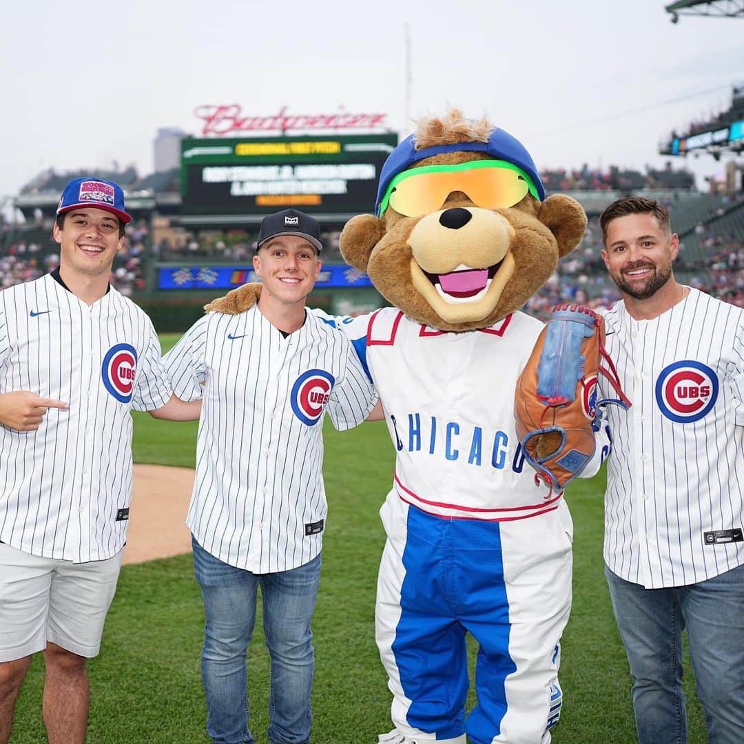 シカゴ・カブスのインスタグラム：「NASCAR takes over Wrigley Field!」