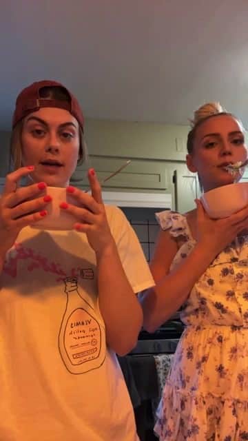 リンゼイ・ショウのインスタグラム：「Cabbage Party!」