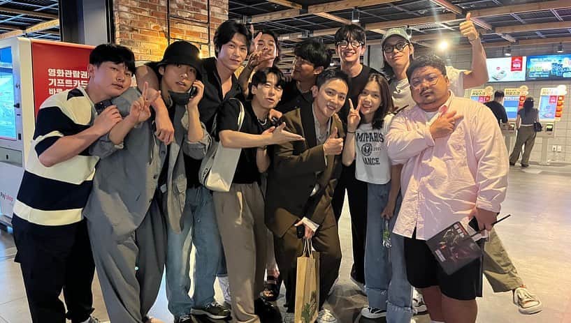 チャン・ジェホさんのインスタグラム写真 - (チャン・ジェホInstagram)「시사회 무사히 마치고 왔습니다. 감사합니다! #악마들 #무대인사 #버킷리스트달성」6月30日 11時51分 - hohee01