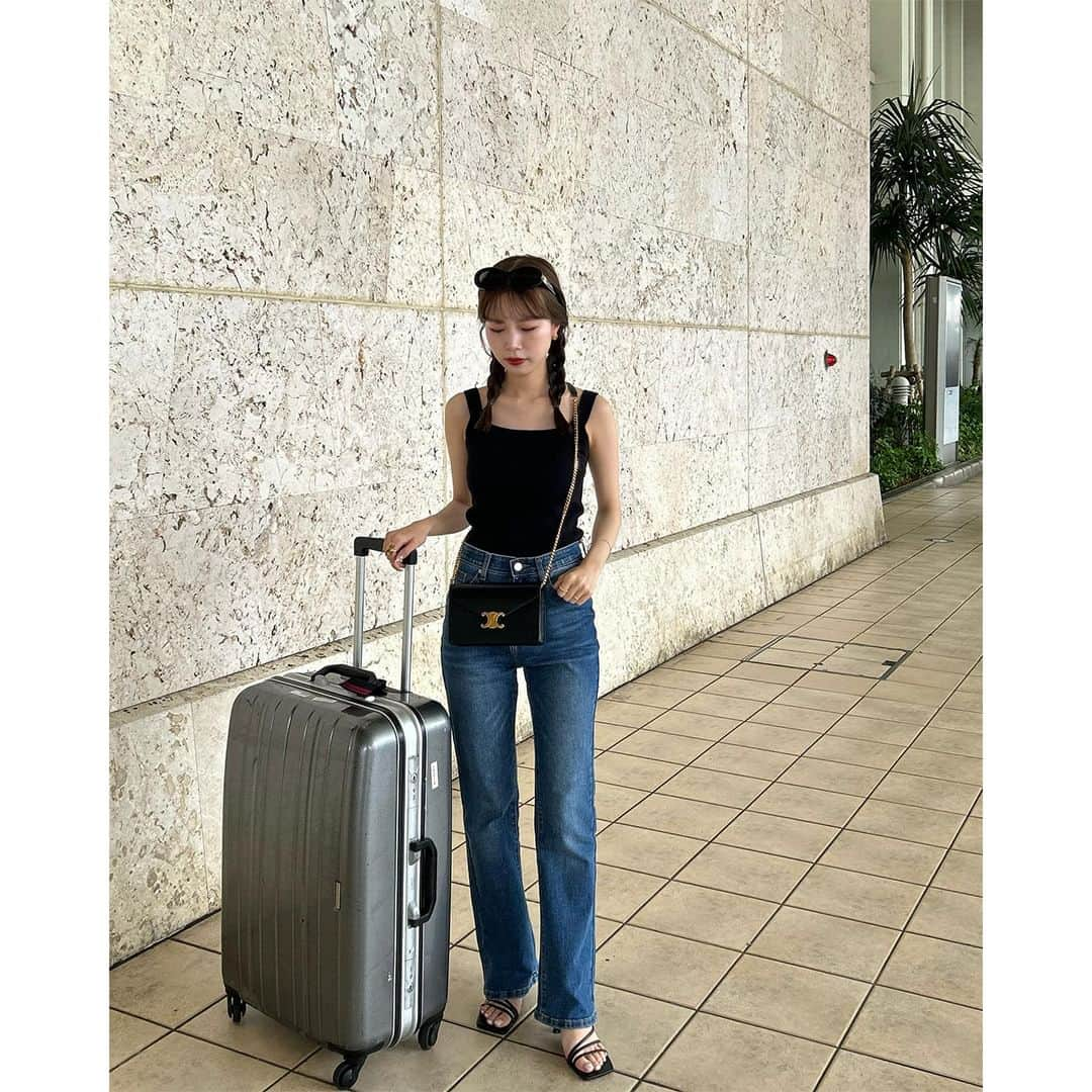 PATRA magazineさんのインスタグラム写真 - (PATRA magazineInstagram)「【韓国アイドルっぽ♡空港ファッション】  海外旅行も行きやすくなった2023年💕  飛行機の中でもリラックスできるコーデをして 韓国アイドル風に空港で写真を撮るのも忘れずに📸🖤  ＼ thank you 🦢 ／ @97_sena / @__r_n_k_oo0 @treaturself_una / @412_kana @megu.03_03 / @moepiii_t_ @yk.th / @milxlx / @__r_n_k_oo0  今みんなの中で流行っている事やアイテムがあれば @patra__jp をタグ付けしてぜひ教えてね🔔  皆さんのすてきな投稿をぜひ紹介させてください！  #空港ファッション #フライト #フライトファッション」6月30日 12時00分 - patra__jp