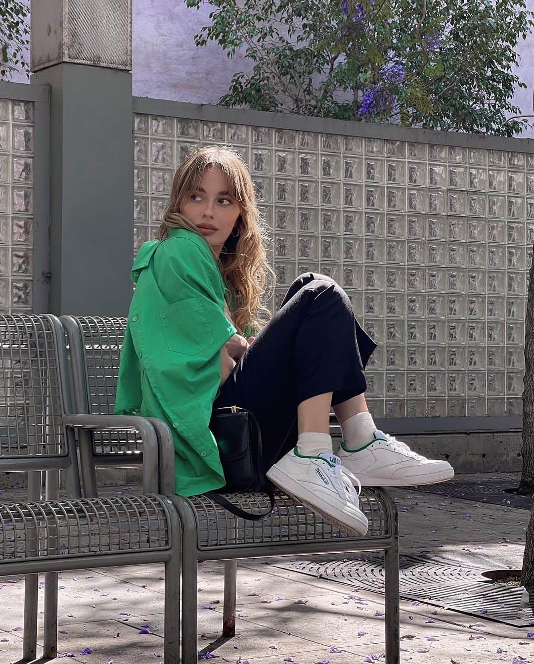 SONYA ESMANさんのインスタグラム写真 - (SONYA ESMANInstagram)「My name is Sonya Esman ₊˚⊹💚 @reebok I’m as introverted as they get, yet somehow i LOVE people. I try to walk or bike everywhere. I’m not afraid to set my bag on the floor. I’m a certified insomniac. I think I’ve always gravitated towards the road less traveled. I go down internet rabbit holes daily (cue insomnia). The feelings music gives me inspires me to create. And a little spontaneity can make me very, very happy. #reebokpartner」6月30日 12時32分 - sonyaesman