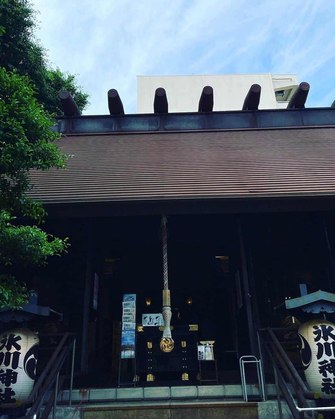 小林 ディスカスさんのインスタグラム写真 - (小林 ディスカスInstagram)「6月の月詣りは、 高円寺の氷川神社でしたっ！！ 💠✨🙏🏽✨⛩️✨🙏🏽✨💠  「手水社」が、 「花手水」になっていました！  さっ、来月はどこにご縁があるだろうか？？  #tokyo #japan #fashion #beauty #東京ライフ #手水社 #花手水 #月詣り #高円寺 #氷川神社」6月30日 12時50分 - discus_kobayashi