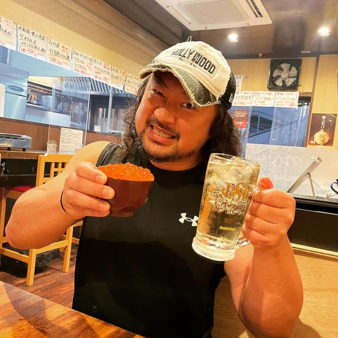 吉田隆司さんのインスタグラム写真 - (吉田隆司Instagram)「いくらでも食べれます😋 #dragongate #prowrestling #ドラゴンゲート #プロレス #海鮮丼 #小林 #グルメ #いくら #ハイボール #貝 #hairstyle #ヘアスタイル」6月30日 18時20分 - yoshidatakashidg