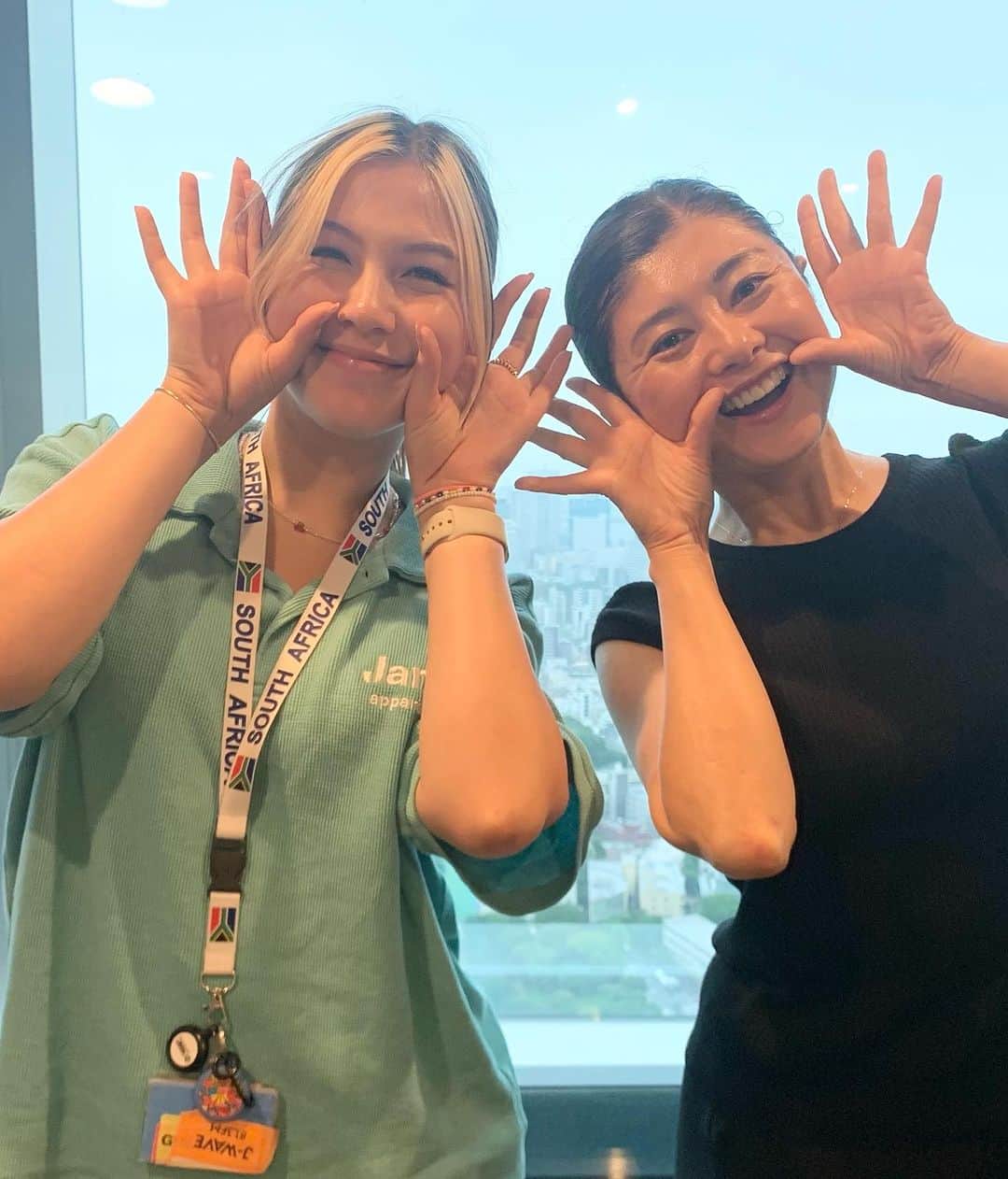 間々田佳子さんのインスタグラム写真 - (間々田佳子Instagram)「J-WAVE 長谷川ミラちゃんのラジオSTART LINEに出演させていただきました！可愛かった！ ラジオいいな〜。 みなさんから聴いていた〜と連絡あり嬉しい❣️  #J-WAVE #長谷川ミラ #間々田佳子 #コアフェイストレーニング #顔の筋トレ若い子達もぜひ #イキイキ顔MAX #ラジオでコミュニケーション」6月30日 18時22分 - yoshiko.mamada