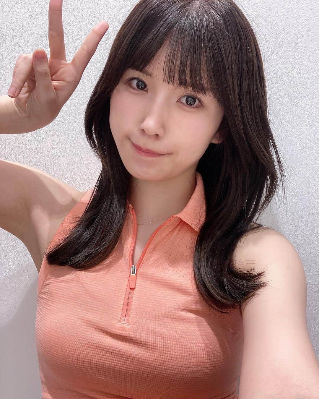 道重佐保さんのインスタグラム写真 - (道重佐保Instagram)「@lululemonjp お気に入りのウェアです🧡😚🫶  6月も今日で終わり、ですねぇ  ‪‪今月は時間があったから出来れば「週三でトレーニング頑張る！」と目標を立てていたのですが、あ、あくまで出来ればね、、、  出来ました✌️💫ふふふ  よくトレーニングしてることをSNSに書くと「むきむきになってしまうのでは？！」と心配されるのですが、 安心してください、なりたくてもなれないものです〜🤣  私は身体のバランス、スタイルを整えたくて頑張ってます🤲  これからもぼちぼち頑張ろ〜う☺️💗  #lululemon #トレーニングウェア #トレーニング女子 #fitness #gym #training #workout  #portrait #japanesegirl #ig_japan #followme #bodymake #健康美 #彼女 #日本的 #道重佐保 #michishigesaho」6月30日 13時01分 - sahomichishige