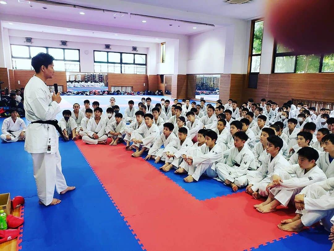 荒賀龍太郎さんのインスタグラム写真 - (荒賀龍太郎Instagram)「🥋 刺激のある1日を☝️  Thank you always.  #karate#athlete#seminar#空手#kumite#kids#」6月30日 13時17分 - araga1016