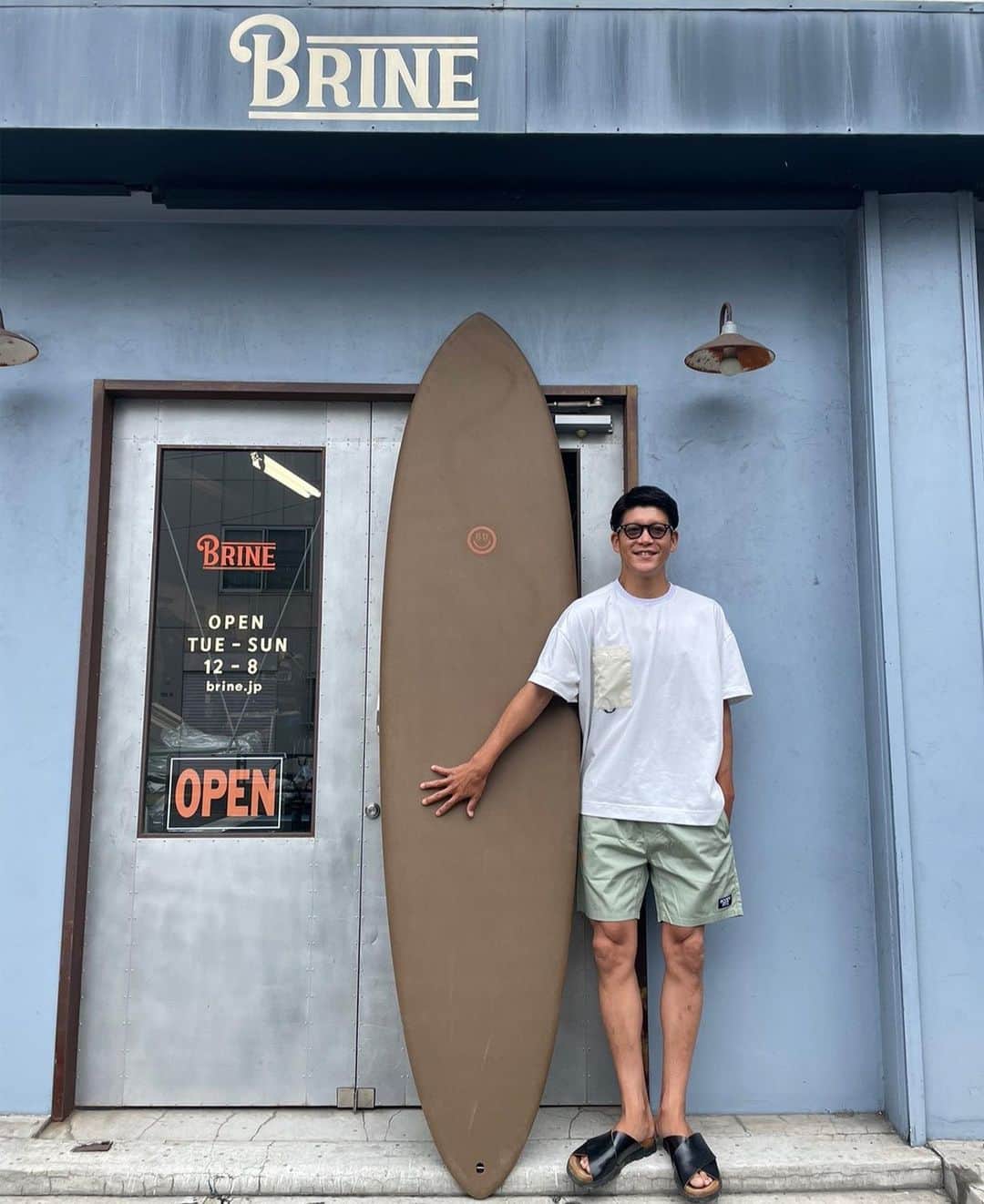 駿河太郎のインスタグラム：「@beacheddays_official から リリースされたEPSソフトトップの surfboard  ベースは @christensonsurfboards の c-bucket 長さは7.2 7.6 7.11とあって  僕は7.11をchoice  乗るの楽しみ〜‼️  いつも有難うございます @nakamurakatsuhiko」