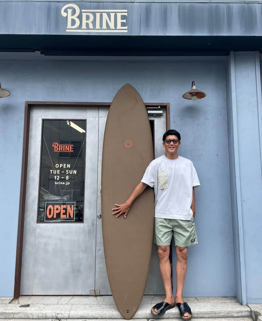 駿河太郎のインスタグラム：「@beacheddays_official から リリースされたEPSソフトトップの surfboard  ベースは @christensonsurfboards の c-bucket 長さは7.2 7.6 7.11とあって  僕は7.11をchoice  乗るの楽しみ〜‼️  いつも有難うございます @nakamurakatsuhiko」