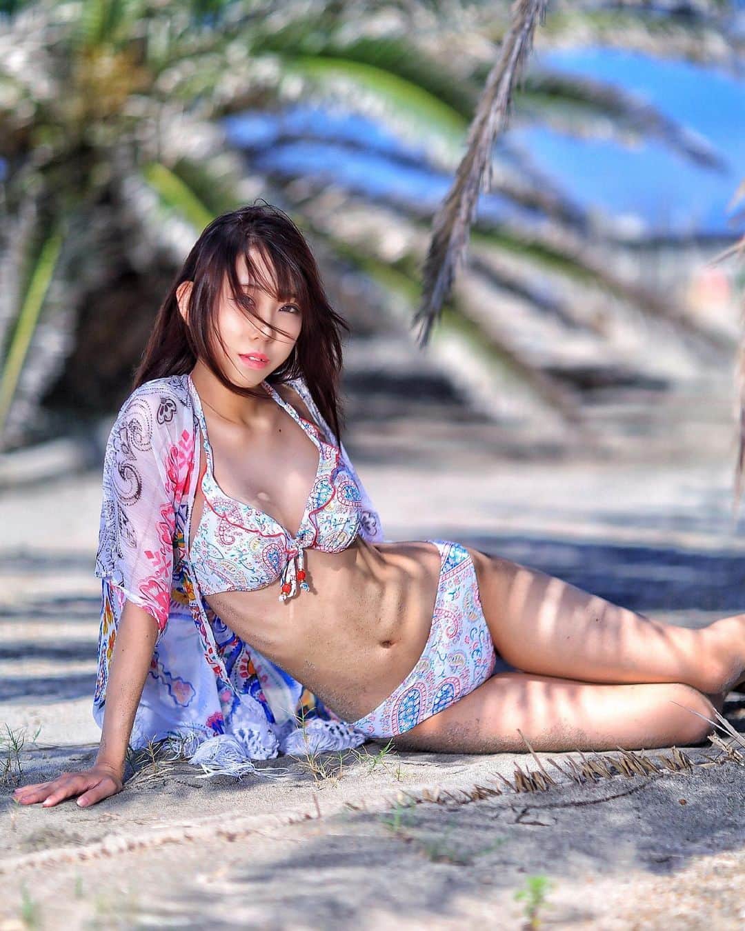 舘林佳史のインスタグラム：「常夏の美少女👙🏖️🌺  誰でも物語の主人公になれるをキャッチコピーに ドラマや映画の物語のワンシーンの様なDramaticStoryPhotと言う名前で活動作品作りをしています。  大好評のドラマティックフォトのご依頼はこのクオリティーで30000円〜(ほぼ諸経費)で受け賜わっています)^o^(   たった一枚の写真で人生が変わる‼️  モデル宣材撮影 コンポジ Book作り プロフィール撮影 ブライダルフォト記念撮影 衣装レンタル 成人式 着物 ドレスロケーションフォト スチール サロンモデル撮影 写真集等撮影のご依頼何でもお気軽にお問い合わせDM下さい✨📩   ༚┈❁┈༚༝༝༚┈❁┈༚༝༝༚┈❁┈༚༝༝༚┈❁┈ ༚༝༝༚┈❁┈  #御前崎海岸 #マリンパーク御前崎 #静岡観光 #海 #ビーチ #美少女 #水着 #フォトジェニック　#ドラマティックフォト　#インスタ映え　#作品作り　#写真集　 #撮影依頼　#シューティング　#撮影依頼募集中 #ファインダー越しの私の世界 #写真を撮るのが好きな人と繋がりたい  #ストロビスト　#モデル募集 #モデル」