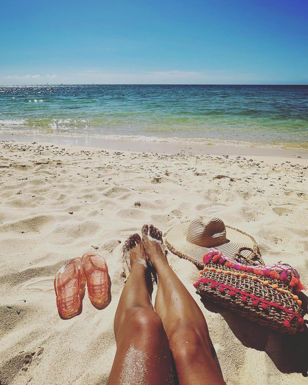 福田朋夏さんのインスタグラム写真 - (福田朋夏Instagram)「梅雨明けそうそう体調崩したけど、海に行くとエネルギー循環されて元気になる。 いつもありがとう🫶🏼 夏本番、この夏もたくさんお世話になります🌏 #okinawa #beach #freediving #goodvibes」6月30日 13時33分 - tomoka_fukuda
