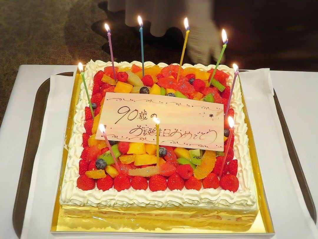 佐井祐里奈さんのインスタグラム写真 - (佐井祐里奈Instagram)「#南国酒家  祖母のお誕生日会🎂👏 90歳 おめでとう🎉🎈  毎週会えている環境に感謝☺️  ずっとずーーっと大好き☺️❤️  祖父も見ててくれてる気がした😌✨✨  私の大事な人😌ずっとずーっと変わらないよ🍀LOVE❤️ 　 皆健康でいられますように✨  #yunnaログ　#中華　#名古屋中華　#東急ホテル　#名古屋東急ホテル」6月30日 13時39分 - yunna_s31