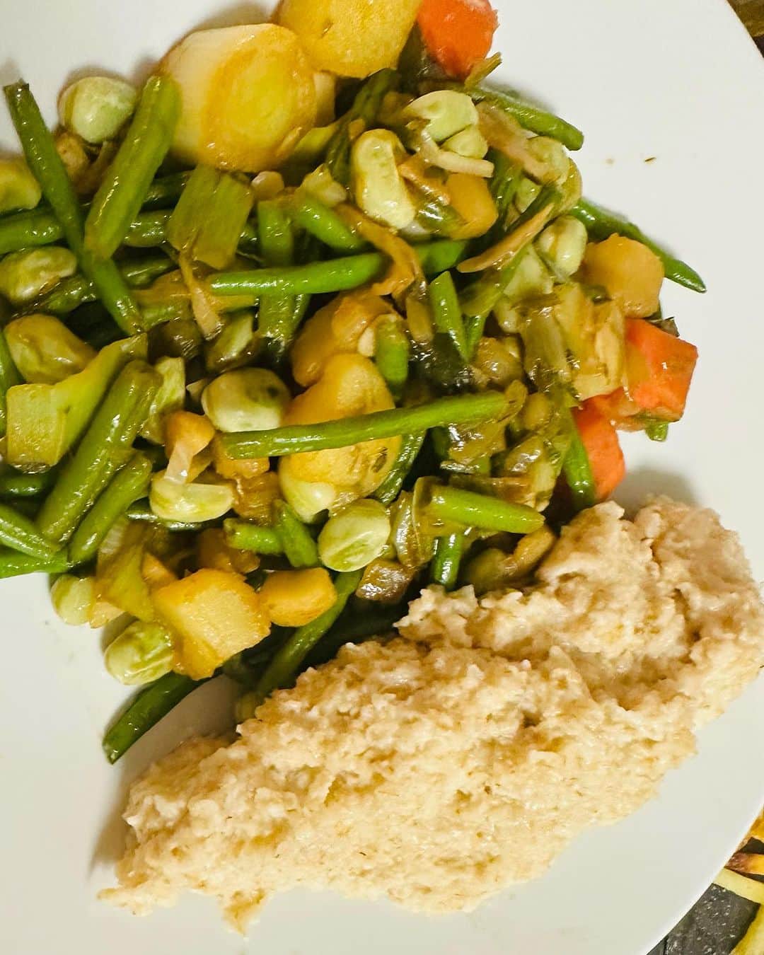 日野賢二さんのインスタグラム写真 - (日野賢二Instagram)「Vegan Breakfast for change^_^ Sautéed Veg&Beans and Oatmeal!!」6月30日 13時47分 - jinobass