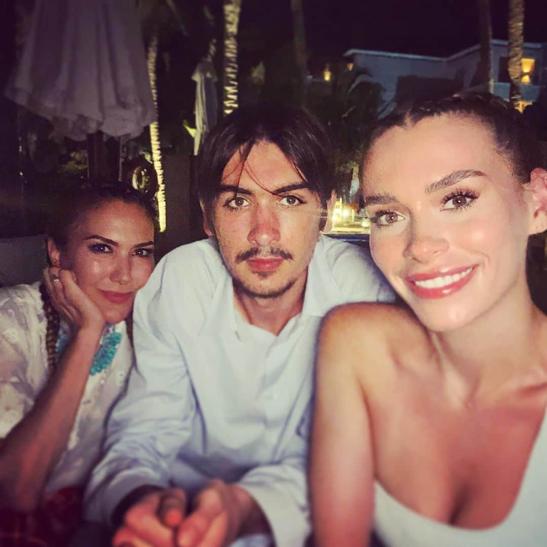 ナディア・ダジャニさんのインスタグラム写真 - (ナディア・ダジャニInstagram)「Thank you to the Dominican Republic for a week of being gracious and gentle to a family who really needed it. I am so grateful to spend this kind of time together - making memories….it’s literally all that matters anymore. So damn proud of the adults these kids have become.  Stella and Emil - i got you.  ALWAYS.  ❤️❤️❤️❤️❤️❤️🥰」6月30日 13時54分 - caughtoffbase