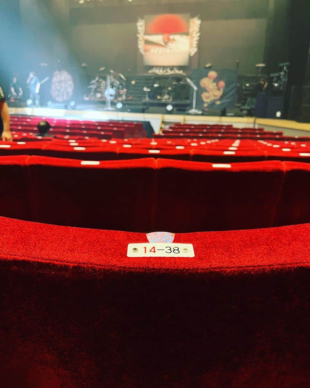 ミヤ のインスタグラム：「大阪メルパルクホールのハズレ席^_^  #MUCC25th」