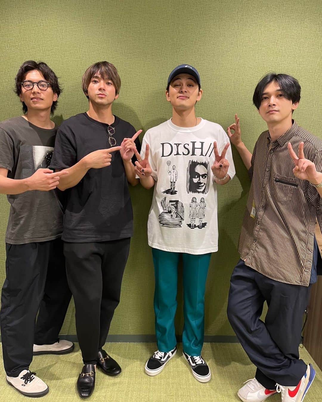 北村匠海のインスタグラム：「△ツアー完走しました。 仲間も駆けつけてくれて、なんだか小っ恥ずかしかった。まだまだ未熟すぎるけど、成長をたくさん感じたし、沢山の出会いに感謝しています。 この達成感と疾走感と終わっちゃった喪失感は初めてかもな。ぽっかり。  今日はリベンジャーズ公開です。 是非映画館で観てください。色んな想いはまた明日改めて話そうと思います。 みんなに感謝しています。ありがとう。」