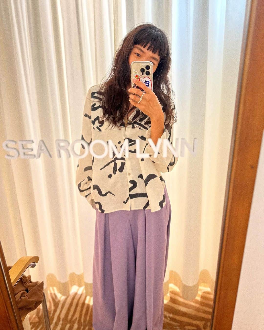 ungrid_yurieさんのインスタグラム写真 - (ungrid_yurieInstagram)「💭🐈‍⬛🌂🪵 どれも #searoomlynn #カラーファッション」6月30日 14時25分 - chiku_y34