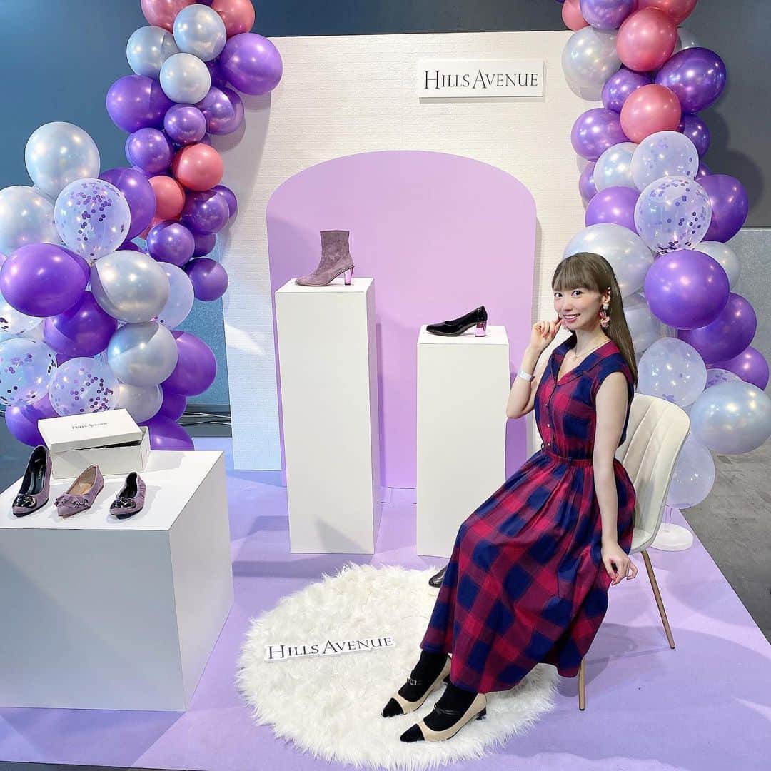 恵美のインスタグラム：「.  Influencer'sEXPO @influencersexpo.jp   今回も大盛況でした✨  #ヒルズアヴェニュー @hillsavenue_official  紫のフォトブースがかわいい👠✨  履き心地も良く 靴下と合わせてもオシャレでとっても可愛いです❤️」
