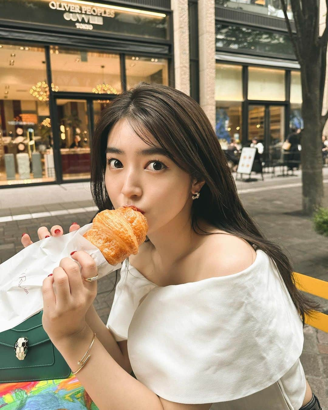 大口智恵美さんのインスタグラム写真 - (大口智恵美Instagram)「久々にクロワッサンを食べたら美味しくて幸せな気持ちになった🥐 バターの香りって幸せ🧈  ピアスもクロワッサンモチーフ🤭  #outfit」6月30日 14時34分 - chemiiiii