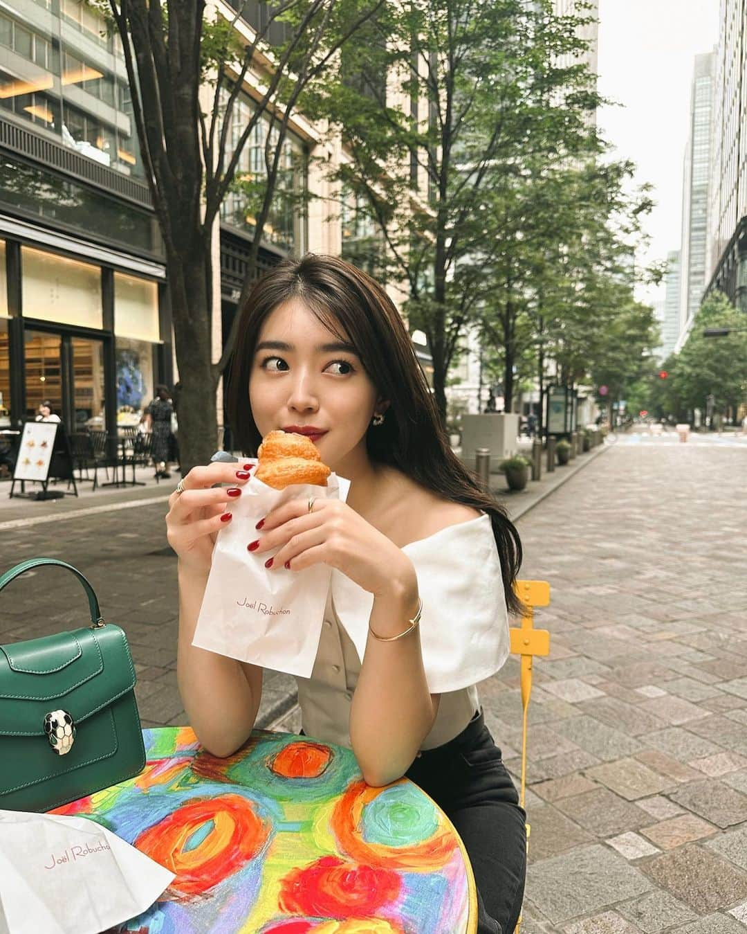 大口智恵美さんのインスタグラム写真 - (大口智恵美Instagram)「久々にクロワッサンを食べたら美味しくて幸せな気持ちになった🥐 バターの香りって幸せ🧈  ピアスもクロワッサンモチーフ🤭  #outfit」6月30日 14時34分 - chemiiiii