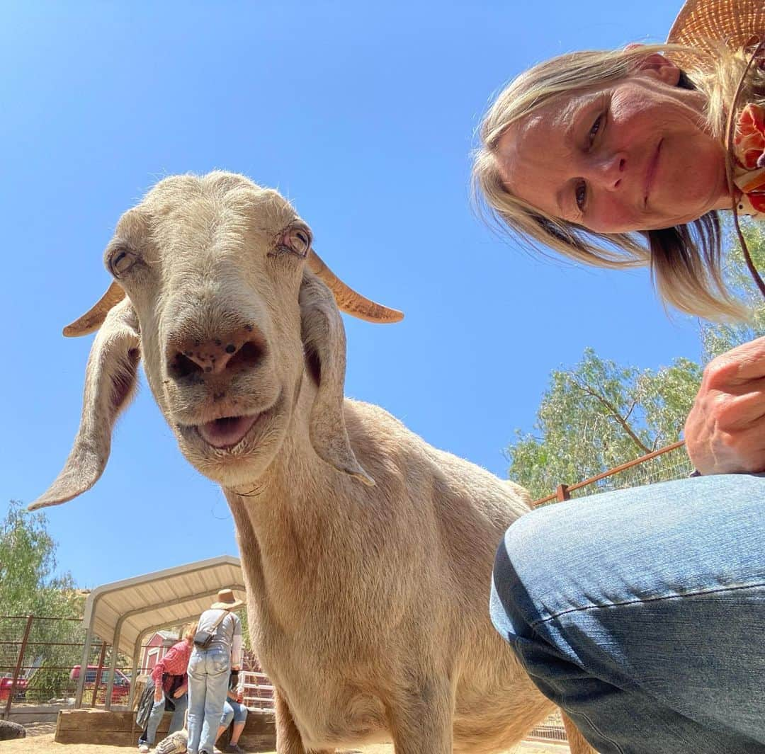 ヘレン・ハントさんのインスタグラム写真 - (ヘレン・ハントInstagram)「Me and my twin, wishing @realkathleenw a happy birthday 🎂🎈🎉」6月30日 14時49分 - helenhunt