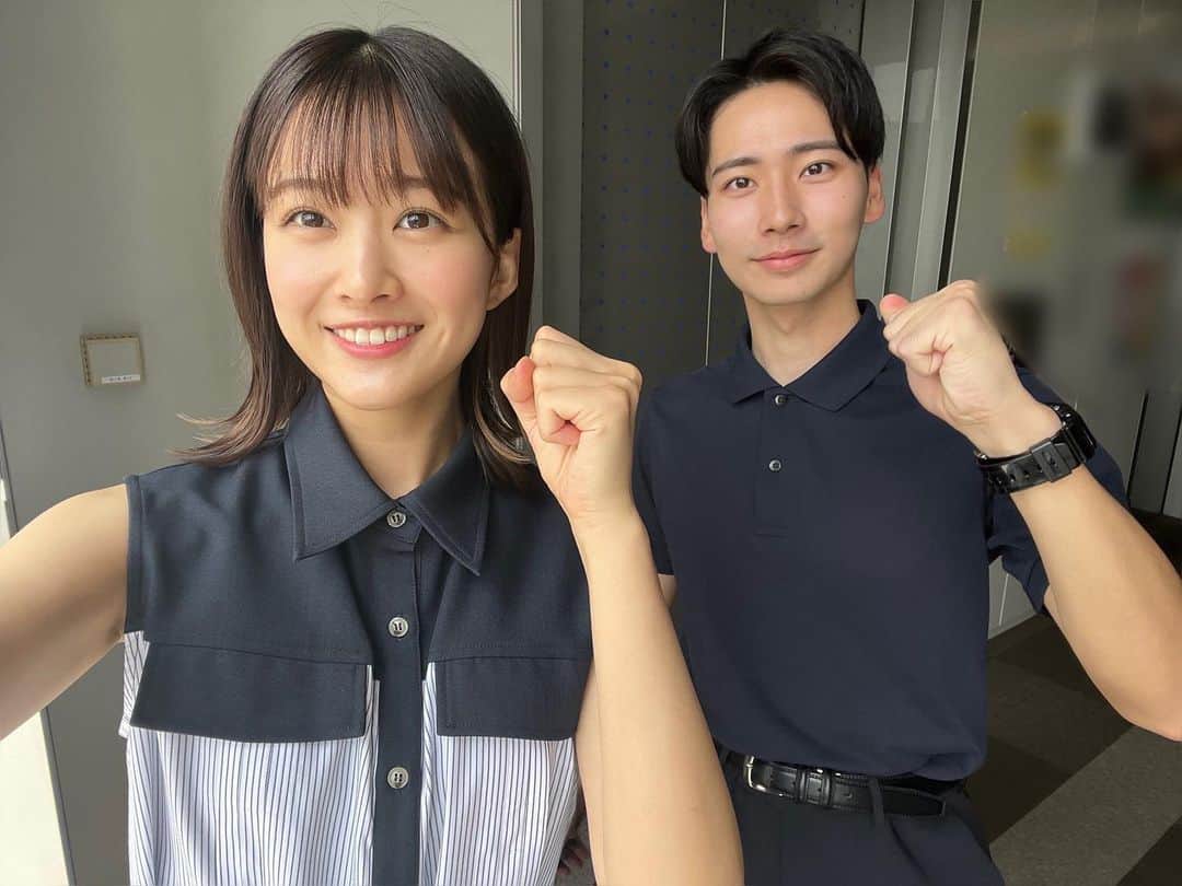 フジテレビアナウンサーのインスタグラム：「新人の原田葵です！  今週も1週間お疲れさまです✨ 月曜日の朝は、『Live News イット！』の取材に行く前の東中と、 行った取材先などについて、仕事の話をする時間となっています。朝業務も分担しながらやっていて、心強い同期です！ 引き続き、目の前のことを一生懸命頑張ります💪  #新人アナウンサー #東中健 #原田葵」