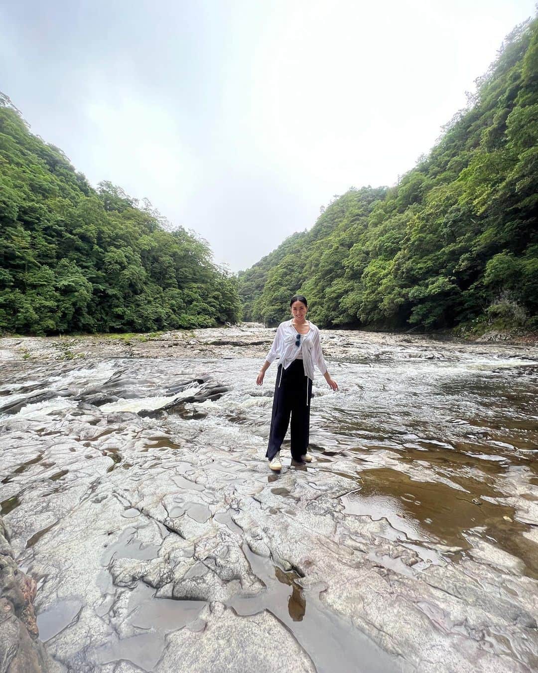 LOVEのインスタグラム：「Shimane Day 2  断魚渓 須佐神社 日御碕灯台 日御碕神社 月読神社  刄田さんコーディネートにより 天照大御神の弟＆妹さん巡り 色々と書ききれぬ。  出雲国⛩️」