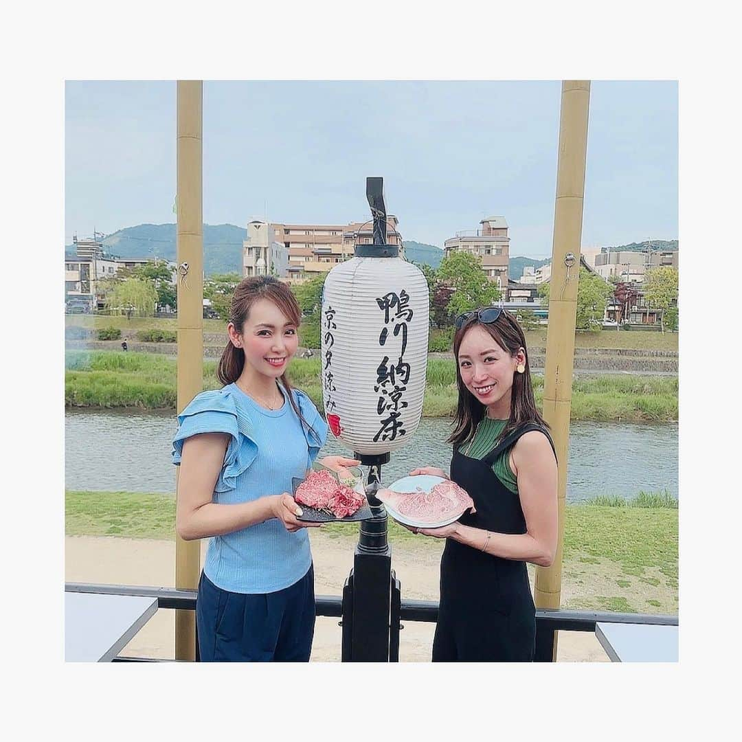 澤野井香里さんのインスタグラム写真 - (澤野井香里Instagram)「京都の夏の風物詩🌻鴨川の川床で涼しく頂ける#焼肉ホルモン萬正 さんへ🎐✨ @mansei_kyoto   夜風が気持ちよくて、だんだん日が暮れてライトアップされていく様子が風情があって＾＾💫  そして雰囲気だけじゃなく、お肉も霜降りで甘くてとーっても美味しくて満喫🍺  看板メニューの萬生ユッケ『極』が特にオススメ😋 偶然お席が隣になったミィちゃんと🎵 今だけの川床焼肉、是非行ってみてねー❣️  📍 #焼肉ホルモン萬正 京都市中京区上大阪町518  050-5869-9744 17:00～22:00   #ks_23✨ #ks_kyoto✨ #京都 #風物詩 #夏の風物詩 #鴨川 #川床 #河原町 #京阪三条 #京都焼肉 #京都川床 #京都グルメ #河原町グルメ #河原町ディナー #京都散策 #京都巡り #京都好き #グルメ女子 #グルメスタグラム」6月30日 15時11分 - kaori_sawanoi