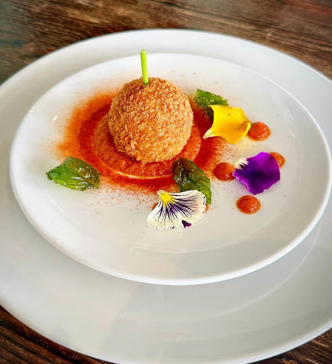 Arancino at The Kahalaさんのインスタグラム写真 - (Arancino at The KahalaInstagram)「🥂🎉🇮🇹 HAPPY 10th ANNIVERSARY @arancinokahala featuring a special 6 Course Anniversary Menu ($120) showcasing some of our iconic dishes from the decade!   In addition, we are bringing back our original PIZZA CARBONARA which we have all missed very much! Once you try it, you’ll be hooked!  We’re so excited to share this beautiful culinary journey down memory lane with you!  RESERVATIONS (808) 380-4400 www.arancino.com  Building upon a reputation of our warm Arancino hospitality, distinguished service and quality of food, we are humbled and honored to be recognized as one of the best Italian restaurants in Hawaii by our local community and guests from around the world - receiving numerous accolades and recognition over the past 10 years.   We have continued to take great pride and care in everything that we do in hopes to create a truly one-of-a-kind memorable dining experience for all of our guests.  We thank you for your continued support and patronage and look forward to celebrating this special milestone together!  Grazie Mille,  Arancino at The Kahala   #arancinokahala #arancino #arancinoristoranteitaliano #honolulu #anniversary #celebration #kahala #hawaii #アランチーノアットザカハラ #イタリアン #ハワイ #ホノルル #oahu #celebrate #congratulations #congratulazione #celebrazione #happyanniversary #hawaiisbestkitchens #italianrestaurant #italian #kahalahotel #italy #dinner #menu #party 📸: @laughsdarkly」6月30日 15時04分 - arancinokahala