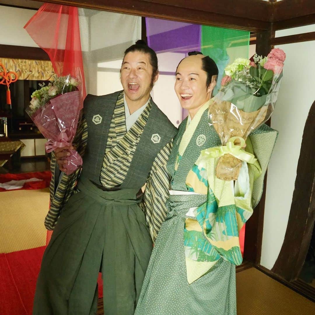浅野忠信のインスタグラム：「大名倒産！ 上映中！」